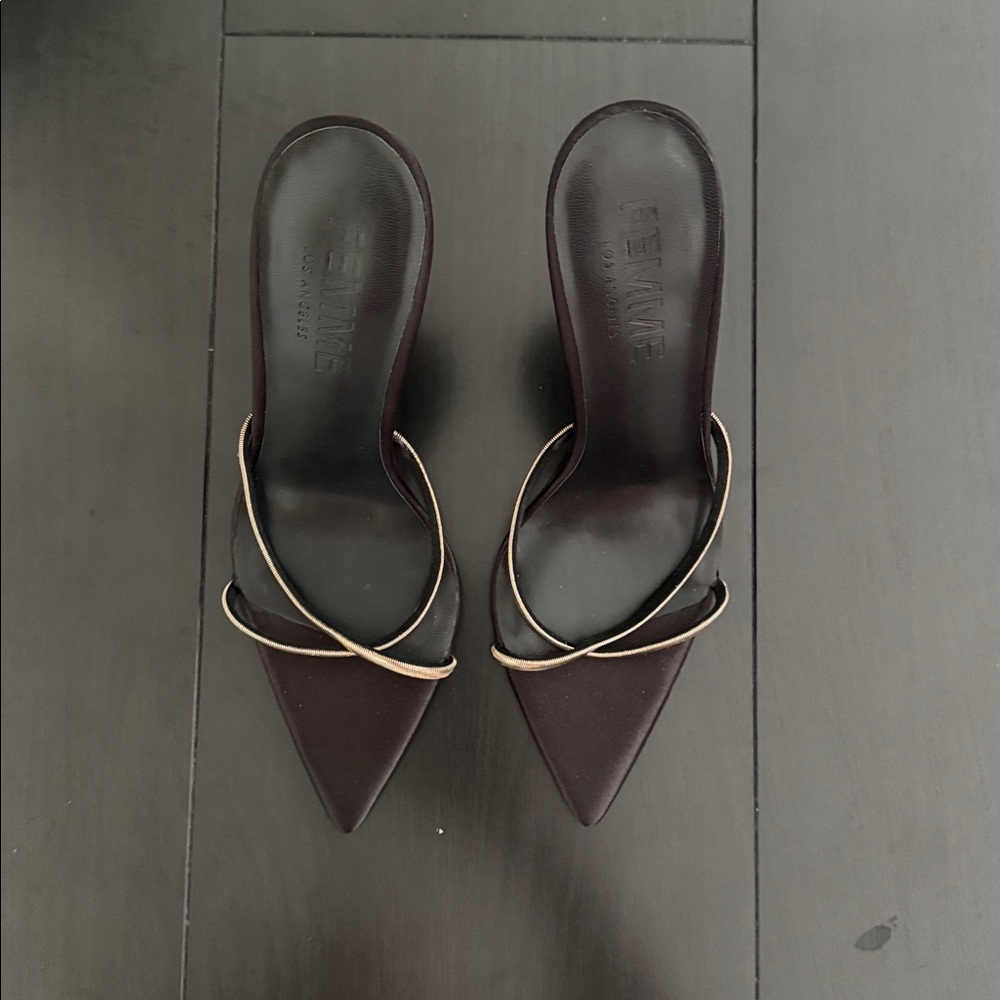 FEMME LA The Russo Slipper in Black/Gold - Picture 10 of 12